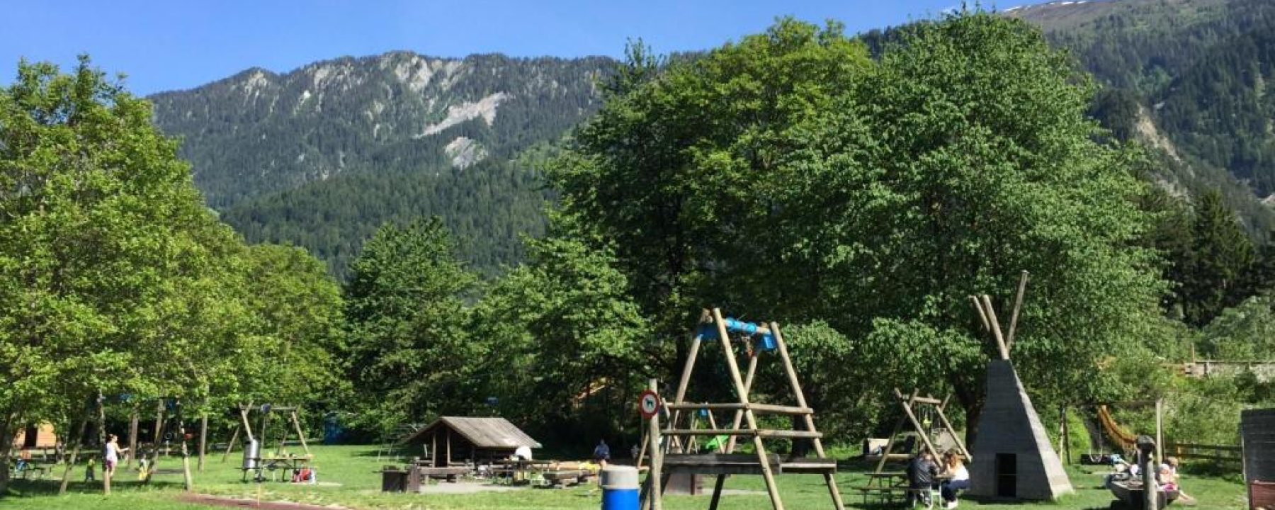 Spielplatz Domat/Ems mit Feuerstelle