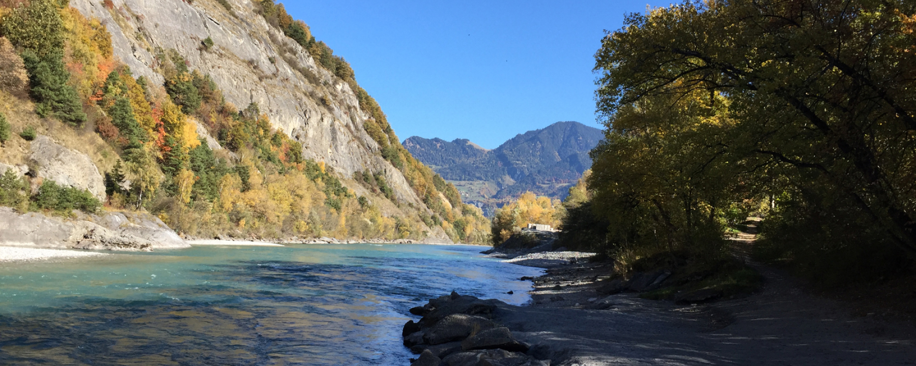 Unterhalb des Camp Au am Rhein-Ufer