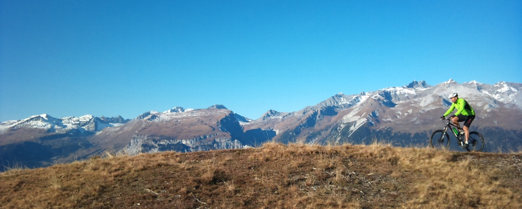 Rhäzünser Alp mit Blick zur gegenüberliegenden Flimser Bergwelt
