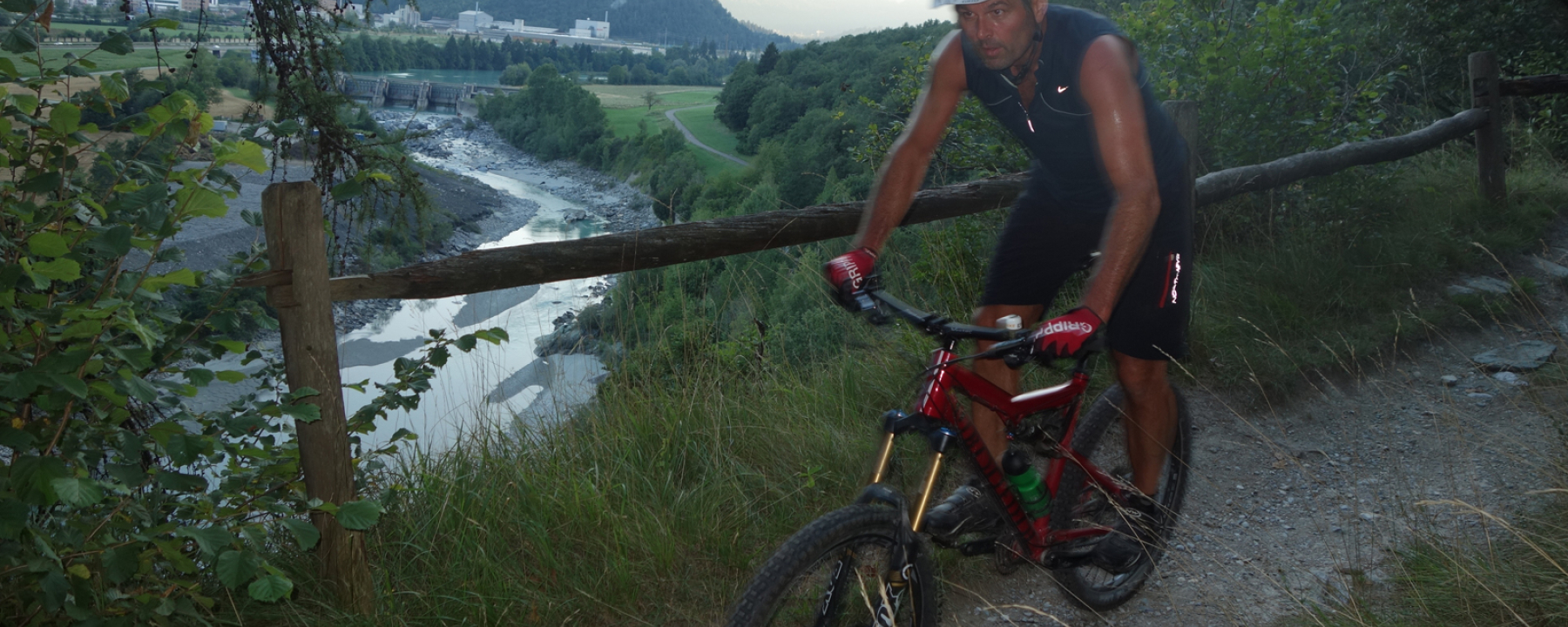 Trail mit Blick auf den Rhein