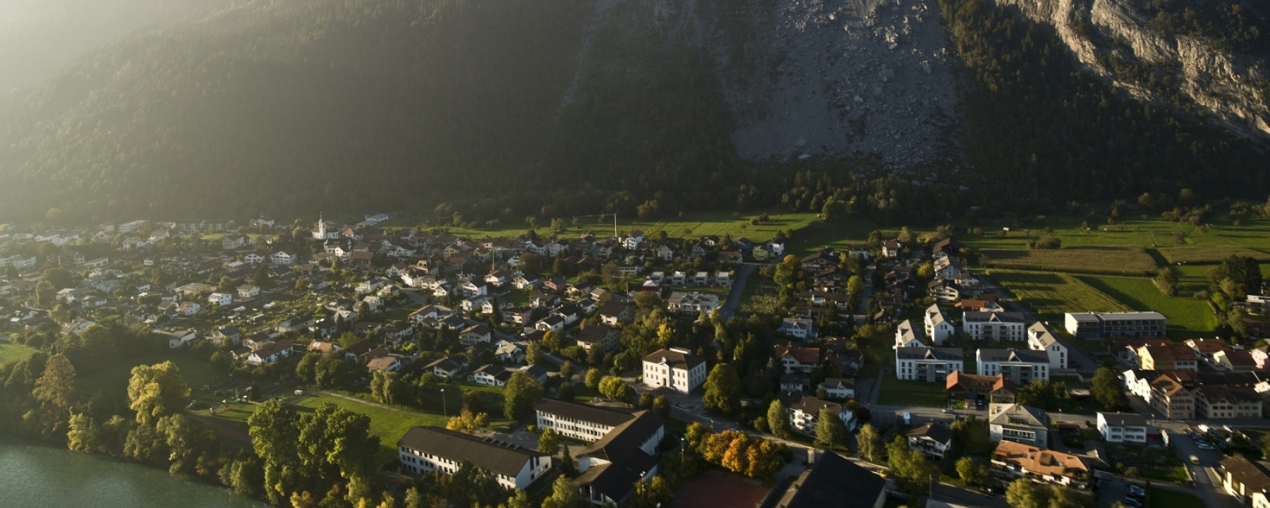 Felsberg mit Rhein