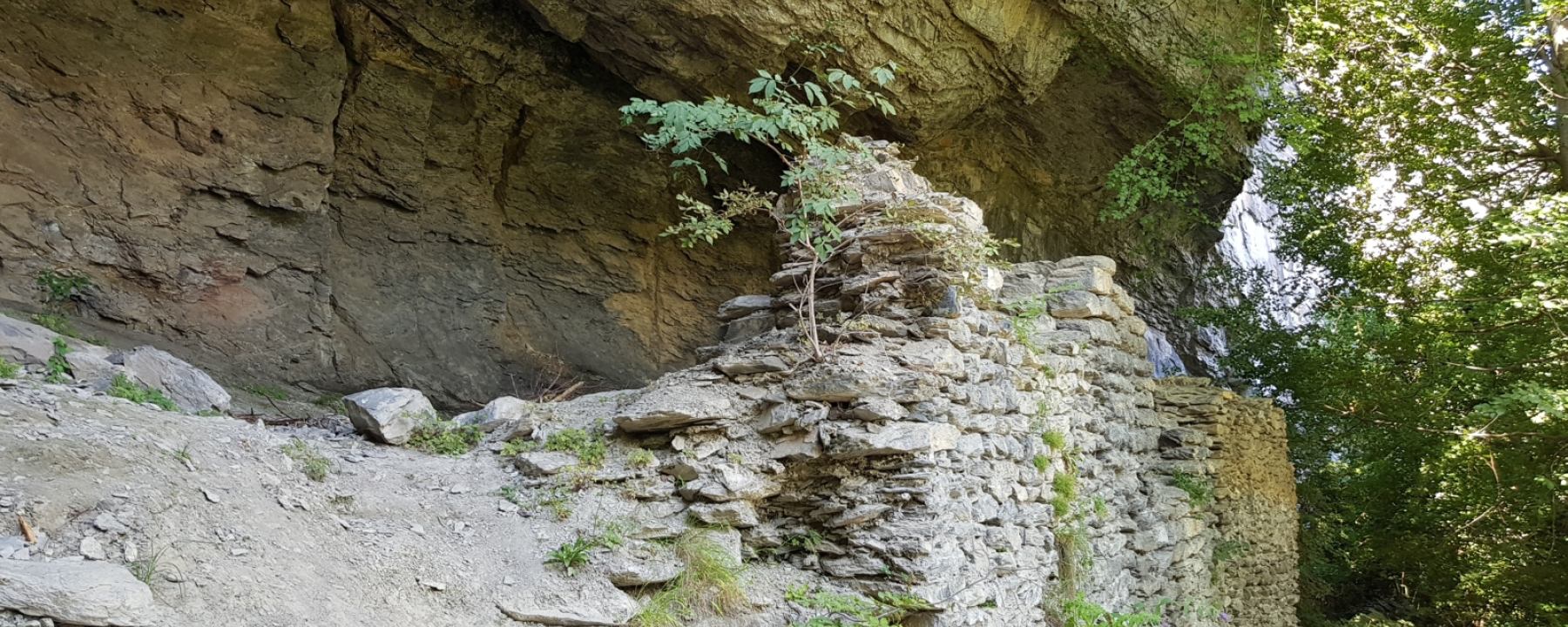 Ruine Burg Grottenstein bei Haldenstein
