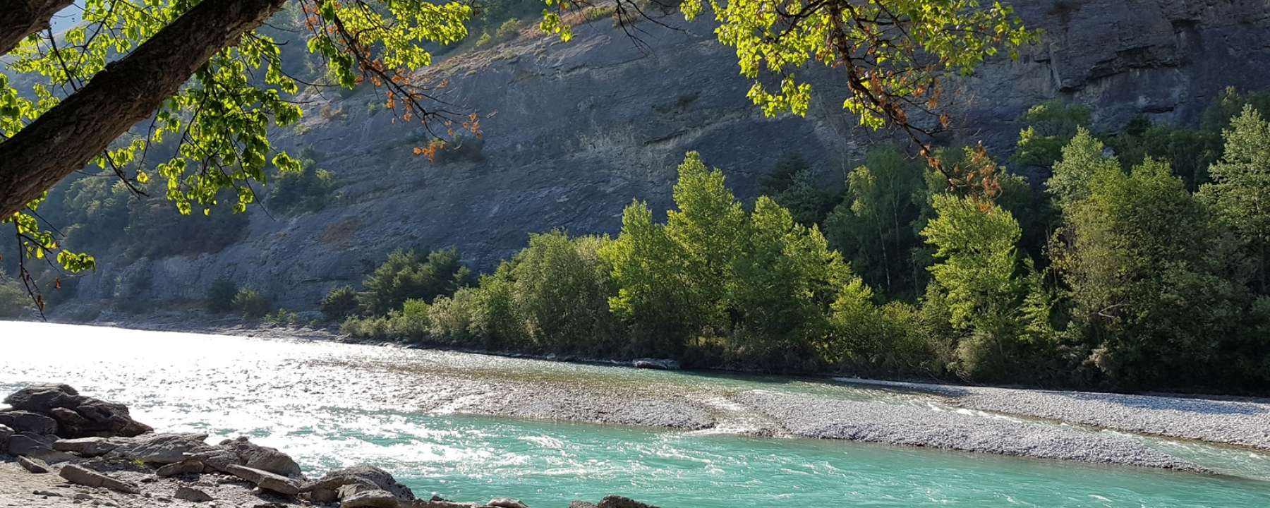 Bucht am Alpenrhein am Rande der Stadt Chur