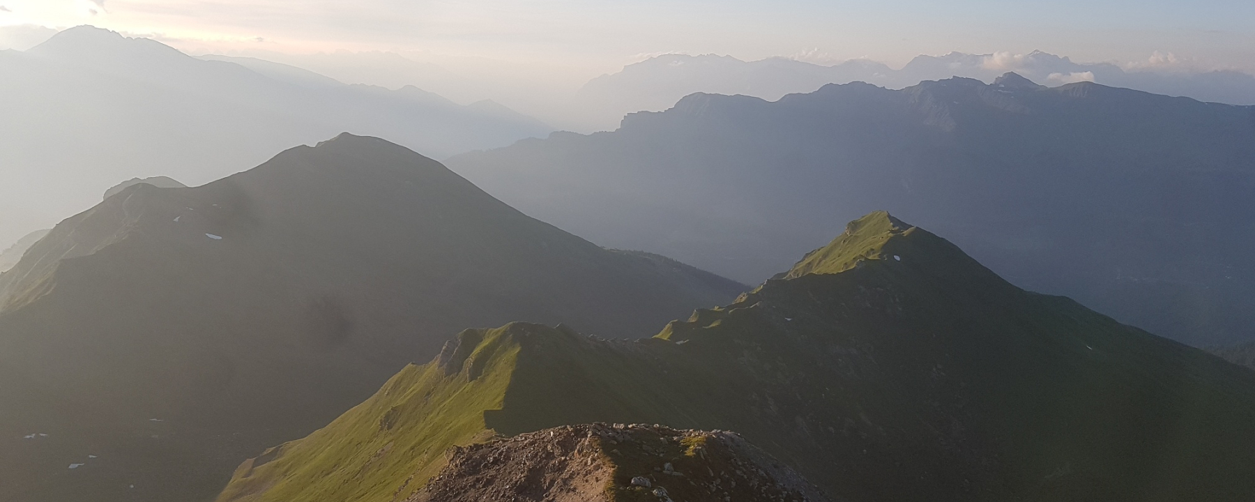 Atemberaubende Aussicht vom Schwarzhorn, dem höchsten der Tschiertschner Gipfel
