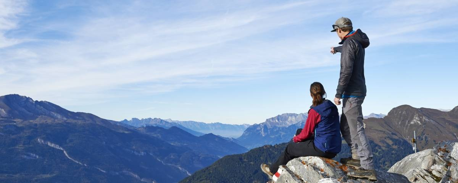 Wunderbare Aussicht vom Joch auf das Bündner Rheintal.