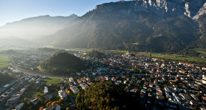 Tumas, Domat/ems