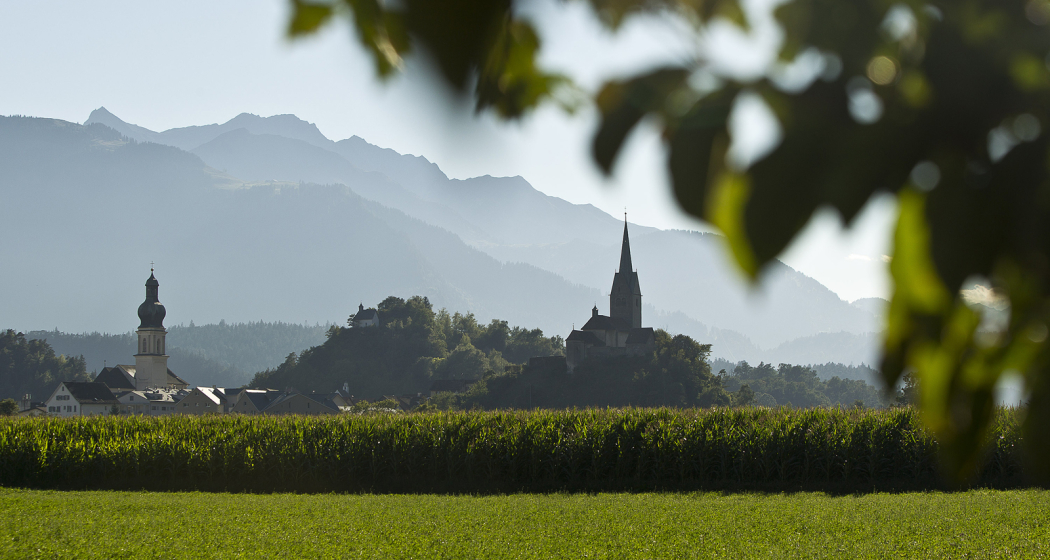 Tumas und Kirchtürme von Domat/Ems