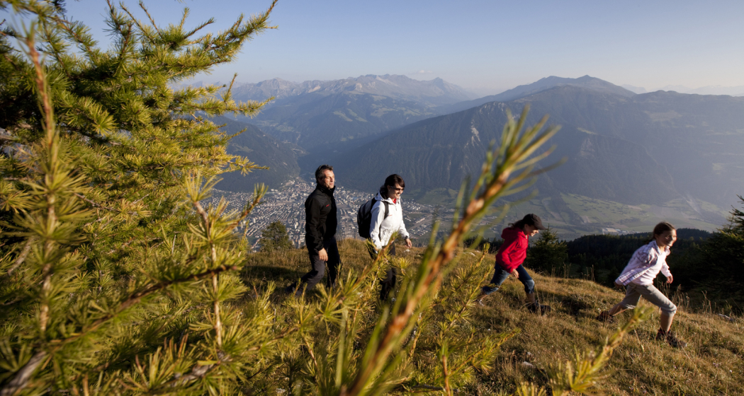 Weit oberhalb der Alpenstadt Chur Weit oberhalb der Alpenstadt Chur