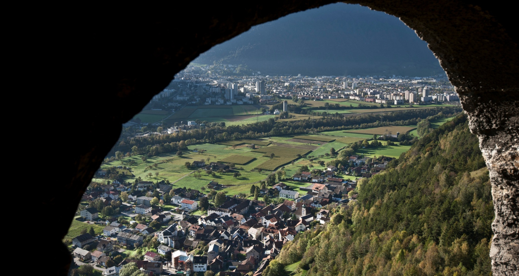 Ausblick von der Burg Lichtenstein auf Haldenstein Ausblick von der Burg Lichtenstein auf Haldenstein