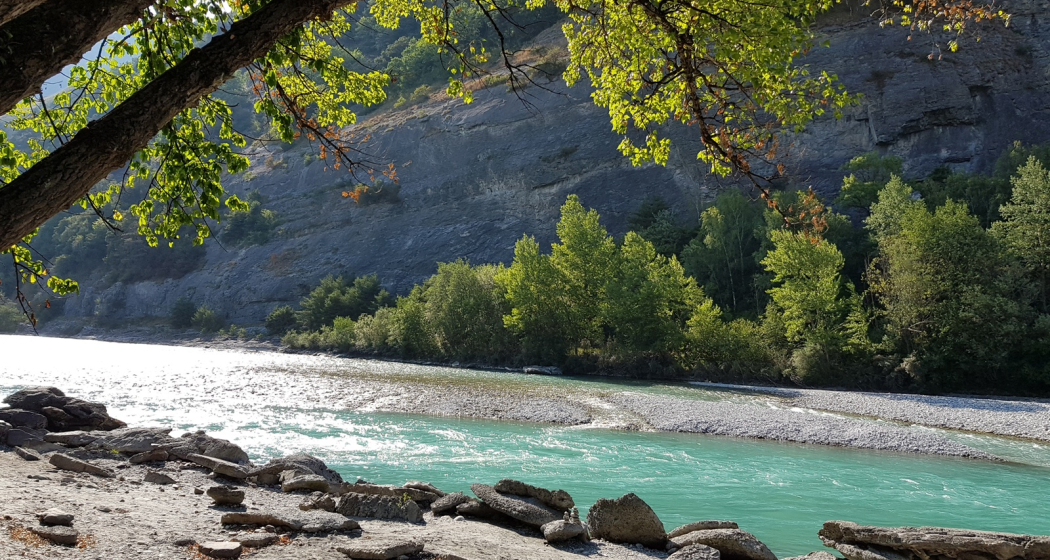 Bucht am Alpenrhein am Rande der Stadt Chur Bucht am Alpenrhein am Rande der Stadt Chur
