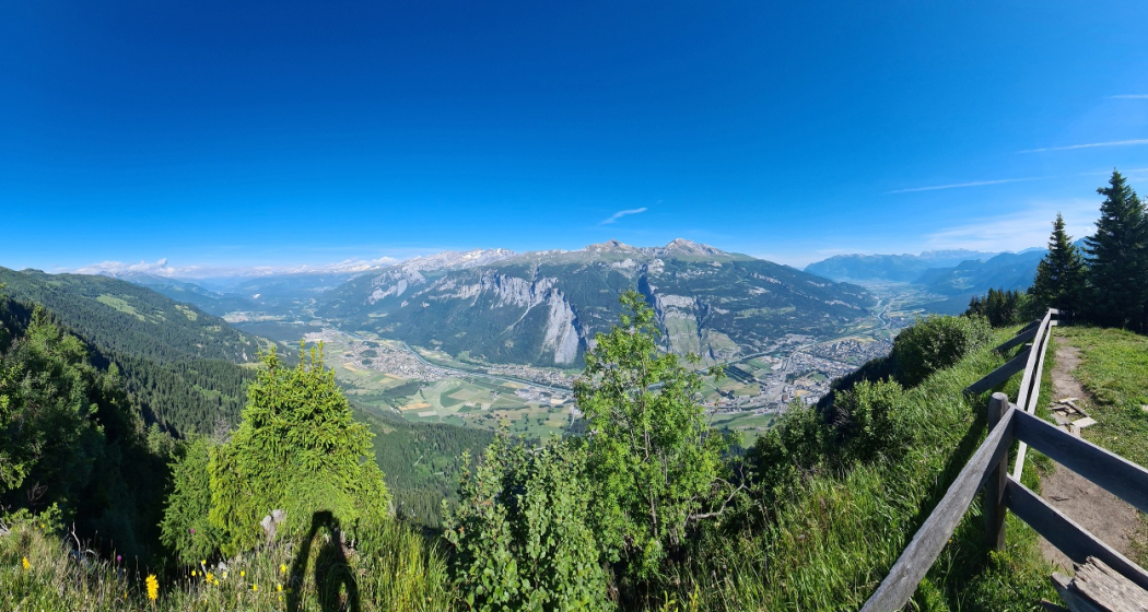 Aussicht von den Spundisköpfen (Churer Rheintal und Calanda) Aussicht von den Spundisköpfen (Churer Rheintal und Calanda)