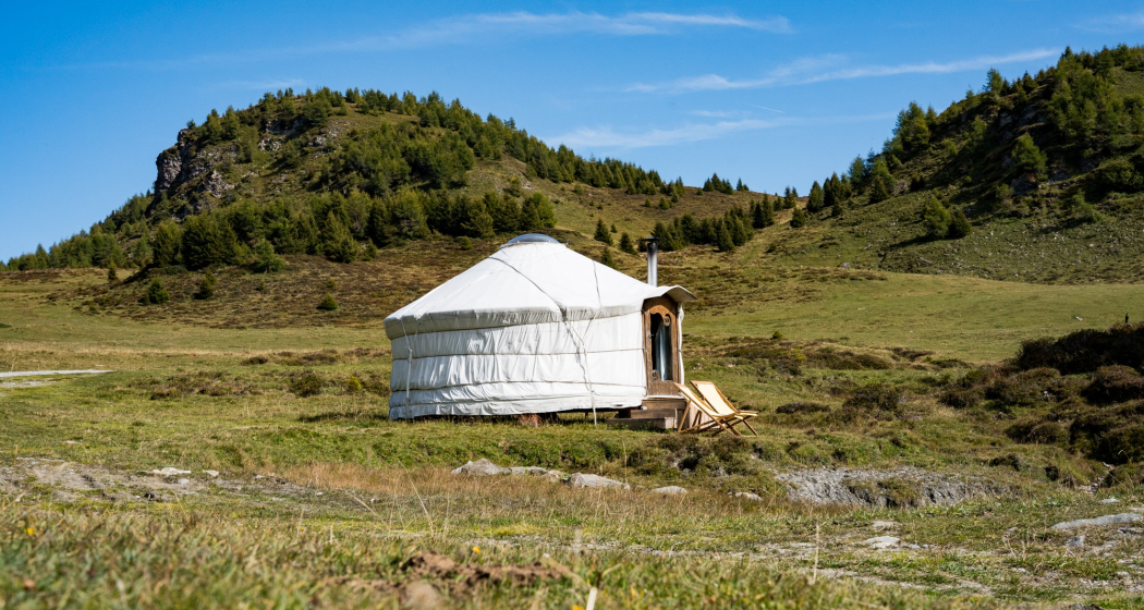 Die Jurte der Skihütte Feldis im Herbst Die Jurte der Skihütte Feldis im Herbst