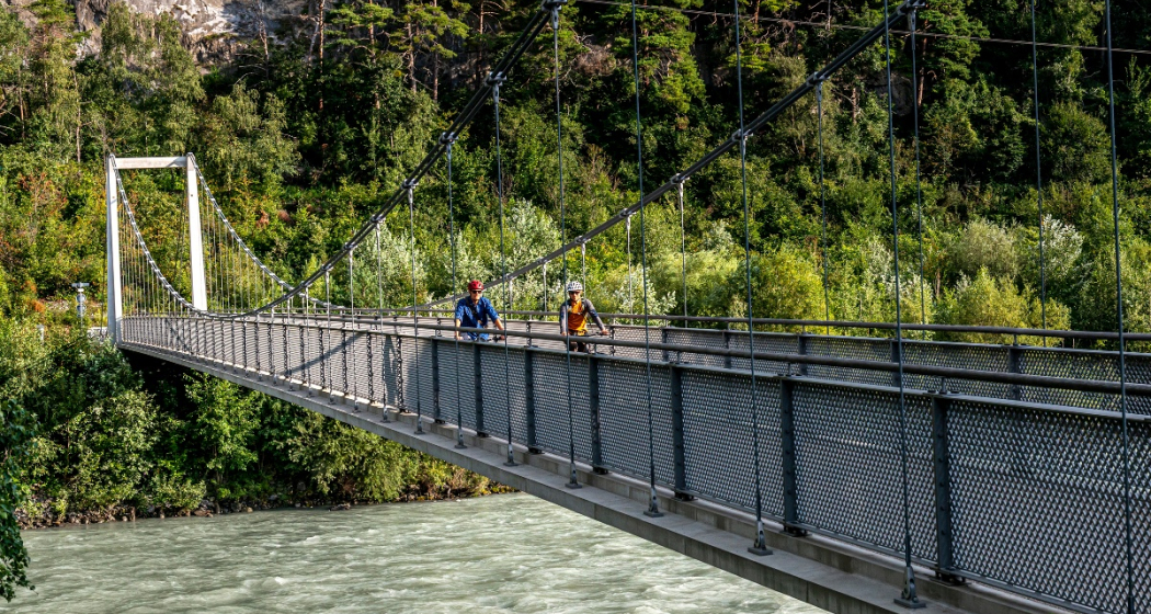 Überquerung des Rheins zwischen Haldenstein und Chur (Pardislabrücke) Überquerung des Rheins zwischen Haldenstein und Chur (Pardislabrücke)