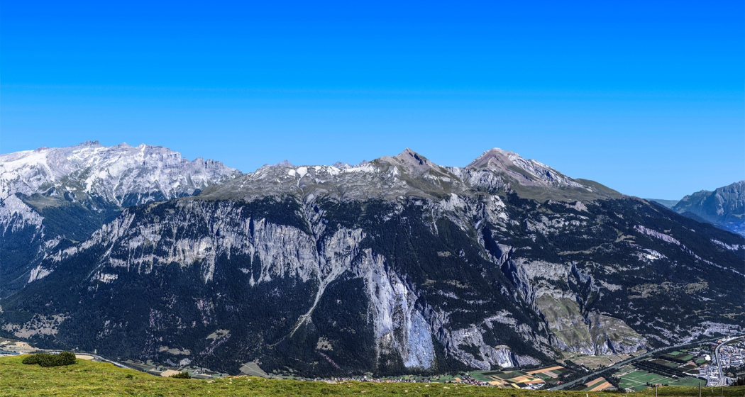 Das eindrückliche Calanda-Massiv, von Brambrüesch aus gesehen (links der Ringelspitz) Das eindrückliche Calanda-Massiv, von Brambrüesch aus gesehen (links der Ringelspitz)