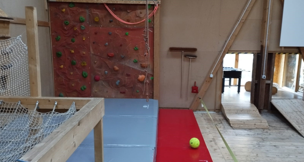 Kletterwand, Matten, Klettergerüst Kletterwand, Matten, Klettergerüst