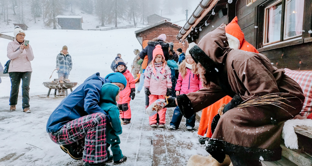 Dr Samichlaus chunt uf Tschiartscha (gdl_899915434_image) Dr Samichlaus chunt uf Tschiartscha (gdl_899915434_image)