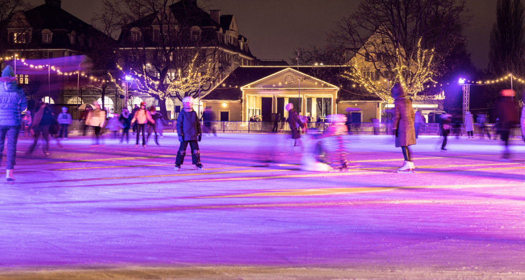 Eisfeld Quader Chur bei Nacht