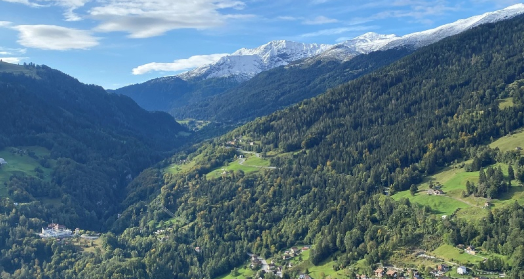 Aussicht in Richtung Passugg und die Bergwelt in Richtung Lenzerheide