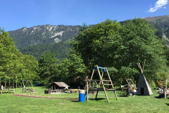 Spielplatz Domat/Ems mit Feuerstelle
