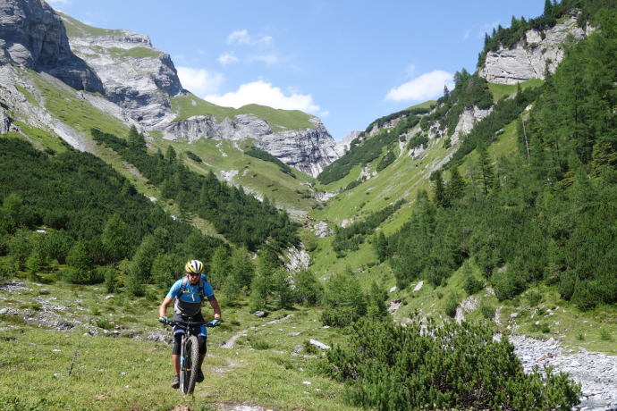 Ebene mit Blick zurück zum Lavoitobel Ebene mit Blick zurück zum Lavoitobel