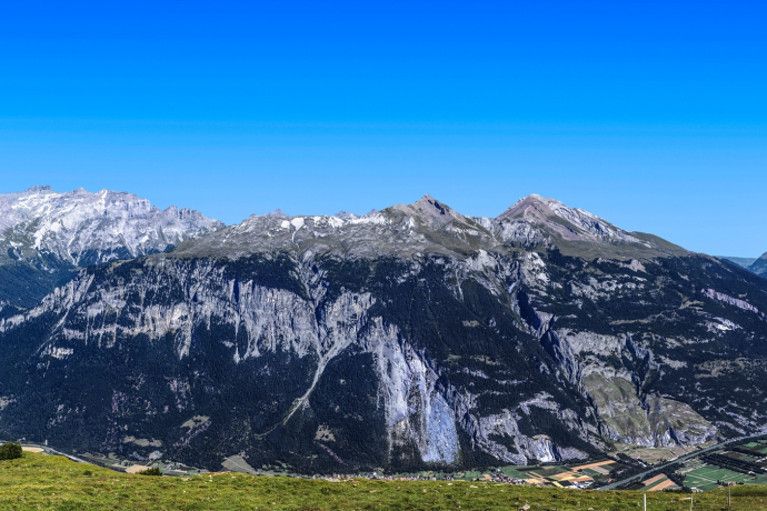Das eindrückliche Calanda-Massiv, von Brambrüesch aus gesehen (links der Ringelspitz)