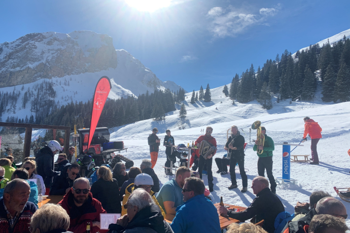 "Hüttengaudi" im Waldstafel-Hock in Tschiertschen (gdl_794478938_image)
