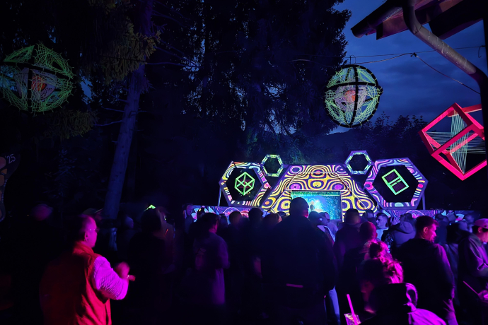 DANCE IN THE HALL (gdl_905686418_image)