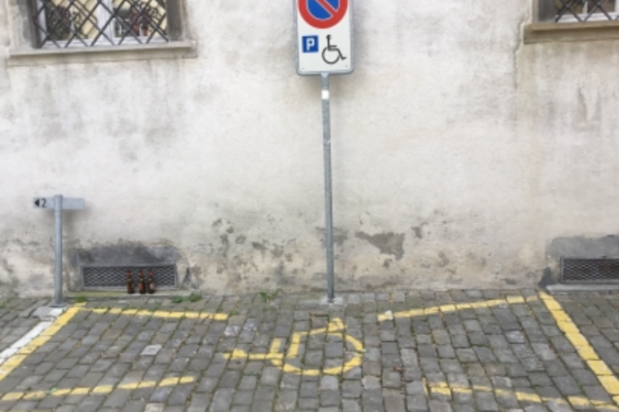 Parkplatz Hof (gin_4acbfc0204e5b25c1a83428cb8df23d9_image)
