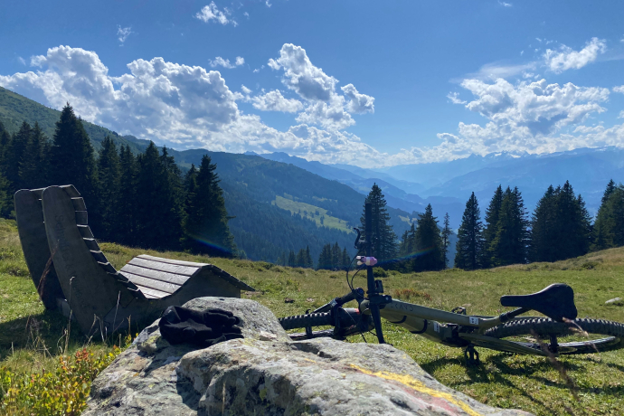 Aussicht vom Bänklein in Spundis