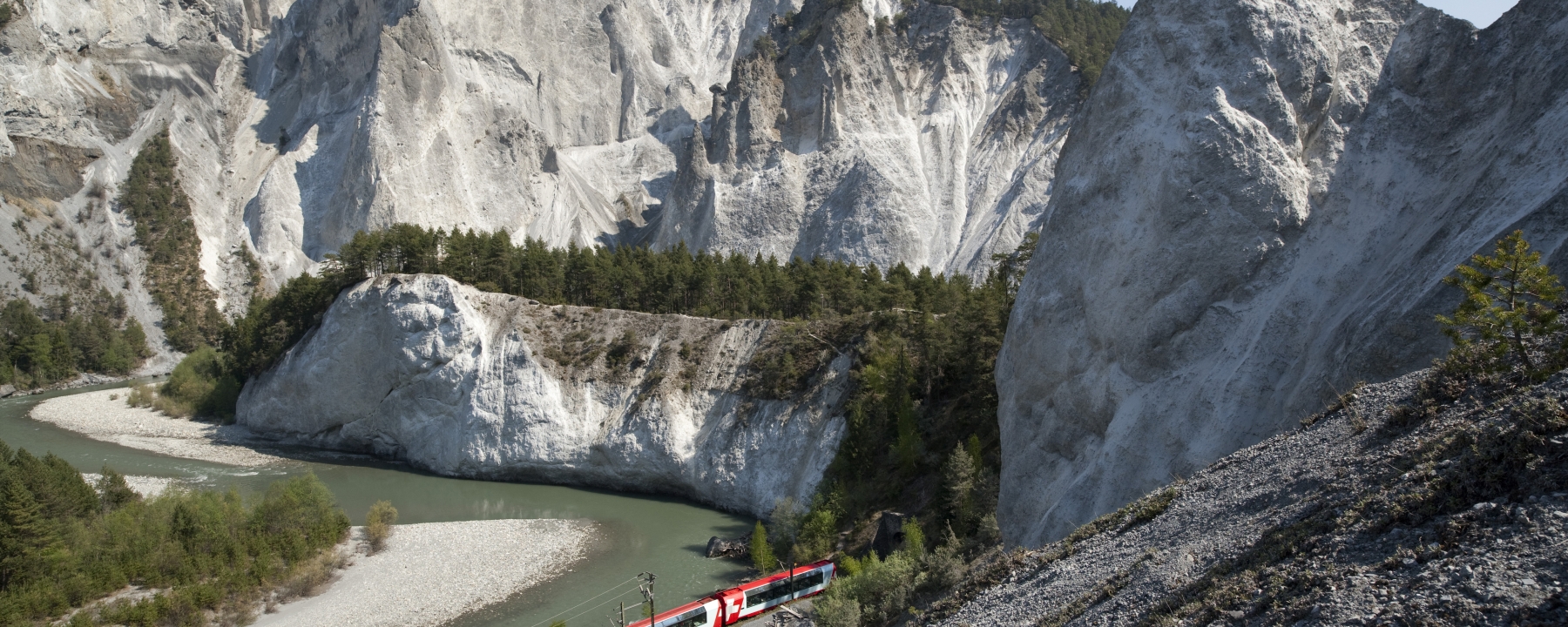 bahnreise_rheinschlucht_gex_sommer_rhb-christofsonderegger.jpg