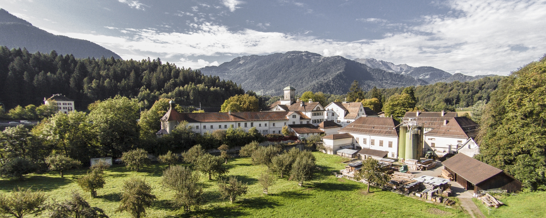 sehenswürdigkeit_tamins_schlossreichenau_weinbau-von-tscharner.jpg
