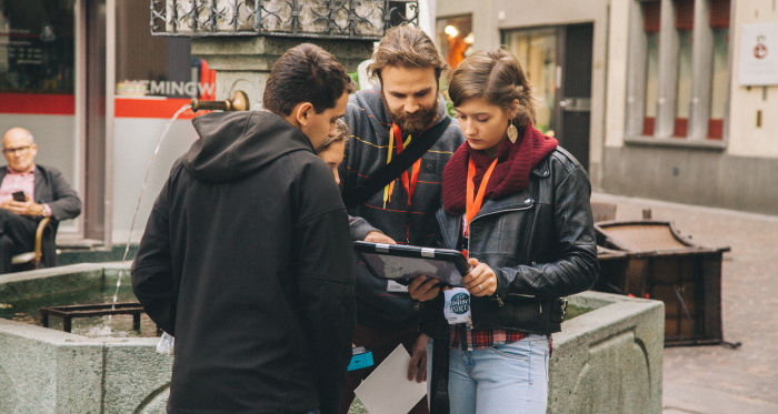 Das magische Portal in Chur: Gemeinsam auf interaktiver Rätselsuche in der Altstadt