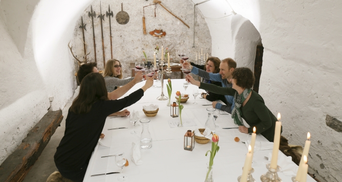 gruppen_ritterkeller_rittertafel_yvonnebollhalder25.jpg
