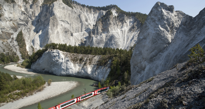 bahnreise_rheinschlucht_gex_sommer_rhb-christofsonderegger.jpg