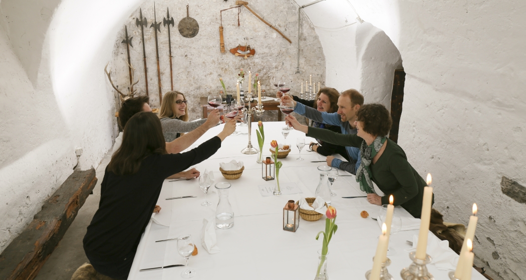 gruppen_ritterkeller_rittertafel_yvonnebollhalder25.jpg