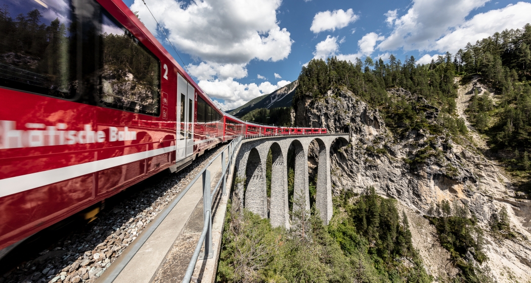 bahnreisen_sommer_landwasserviadukt_rhb.jpg