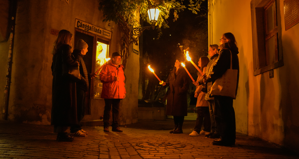 Unterwegs mit Fakeln an der Silvesterführung durch die Altstadt in Chur.