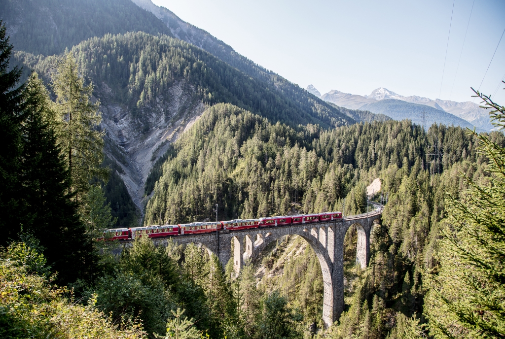 Rhätische Bahn auf dem Wiesnerviadukt