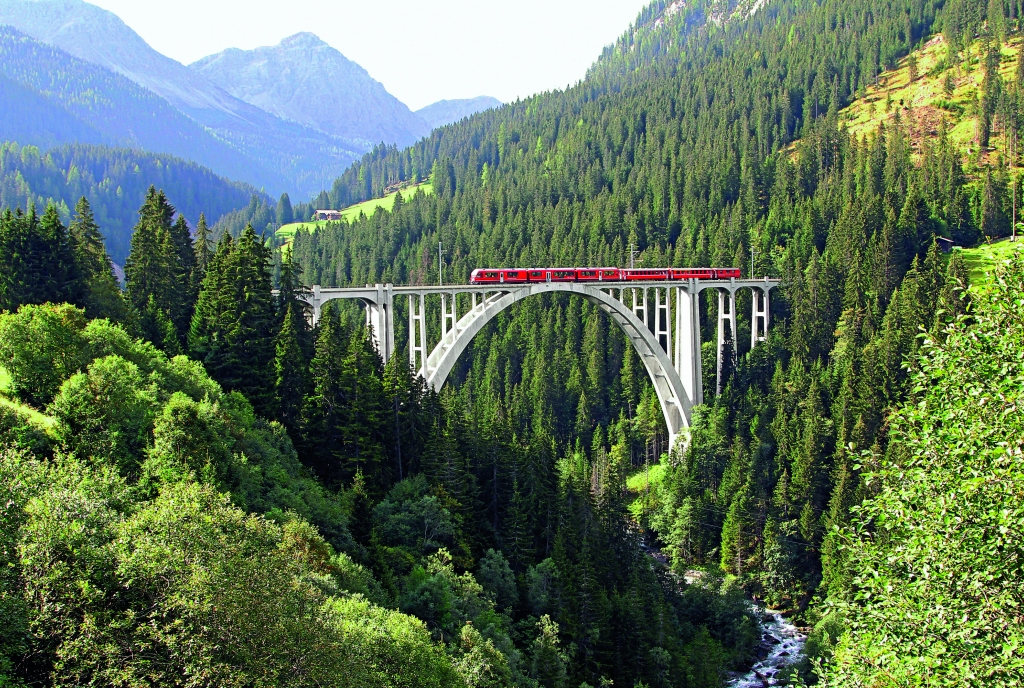 bahnreise_arosa_rhb-sylviaheldstab.jpg