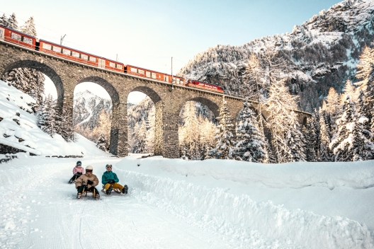 schlitteln_ausflugstipp_schlittelbahn-preda-berguen_rhb.jpeg