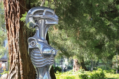 sehenswuerdigkeit_hrgiger_alienskulptur_yvonnebollhalder_5.jpg