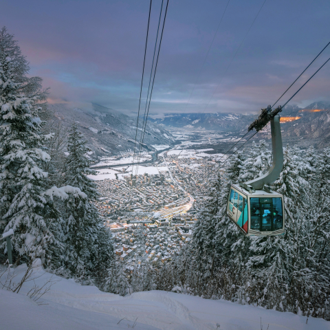 bergbahnen_brambruesch_stadtblick-winter_remo-demont.jpg