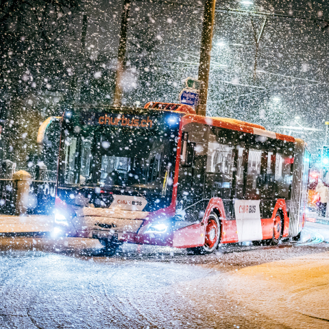 Churer Bus im Schnee beim Obertor