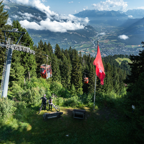 Aussicht von Brambrüesch runter ins Rheintal mit Chur
