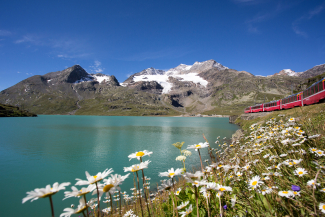 bahnreise_lagobianco_sommer_rhb-peterbenz.jpg