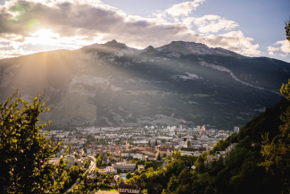Aussicht Panorama Stadt Chur und m Hintergrund der Calanda