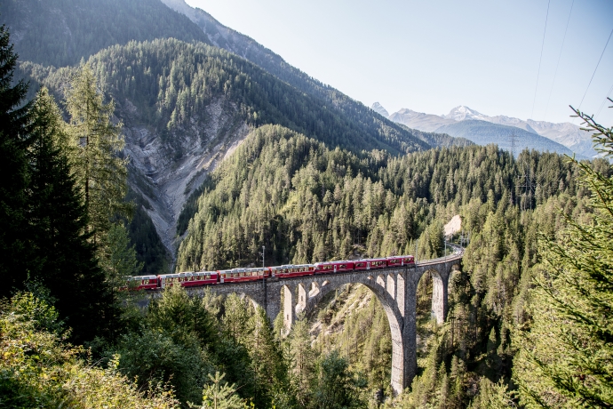 Rhätische Bahn auf dem Wiesnerviadukt