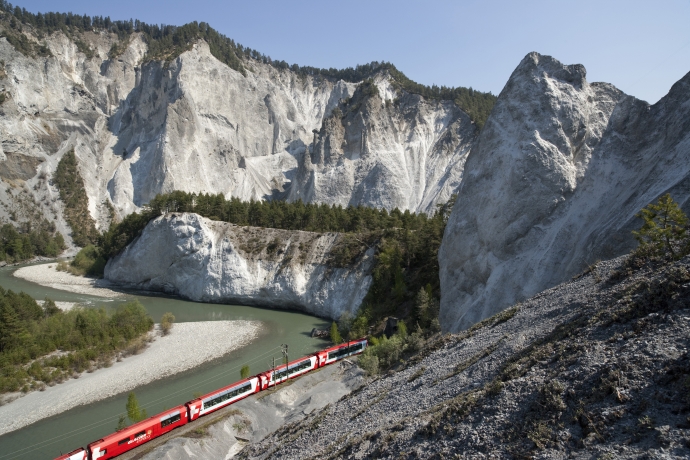 bahnreise_rheinschlucht_gex_sommer_rhb-christofsonderegger.jpg