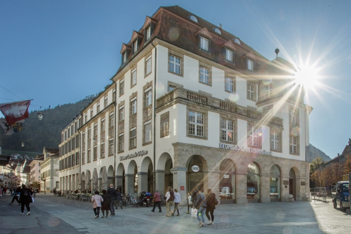 Hauptsitz Graubündner Kantonalbank sehenswuerdigkeit_altstadt_gkb_yvonne-bollhalder.jpg