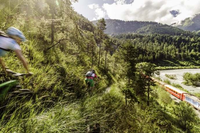 bahnreisen-mountainbike-flf-biker-rhb-gepaecktransport.jpg